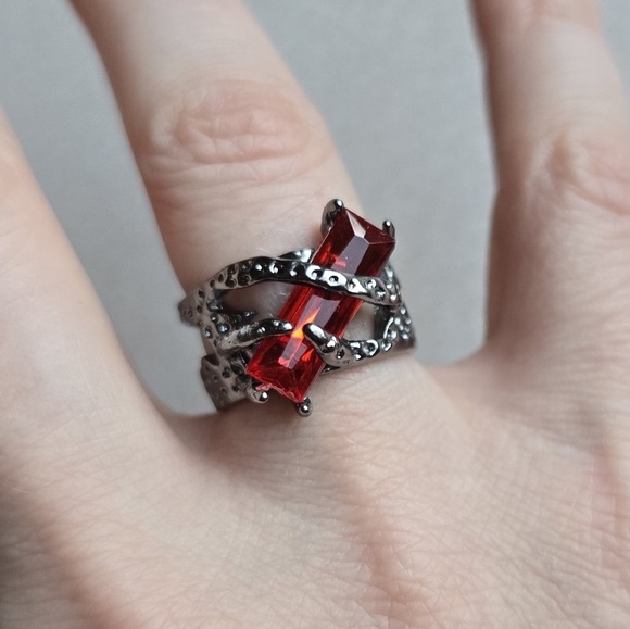 ❤️ Dark Red Rectangular Gem Ring - Picture 1 of 8